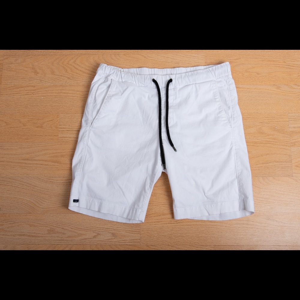 Good Man brand men’s size small white shorts